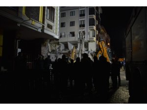 Bahçelievler’de yıkılan binanın çevresi güvenlik çemberine alındı