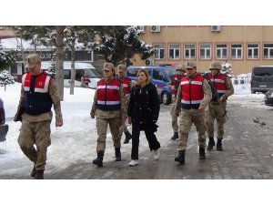 Jandarmanın yakaladığı cezaevi firarisi suç makinesi kadın tutuklandı