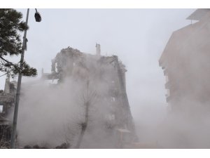 Malatya’da deprem öncesi boşaltılan binalar da yıkılıyor