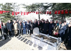Dünya şampiyonu güreşçi mezarı başında anıldı