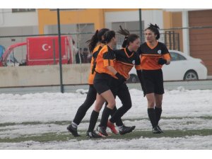 Kadınlar Futbol Ligi: Anadolu Yıldızları: 4 - Mezitli Mercanspor: 1