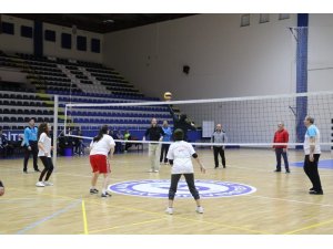 Aydın protokolü ve bayan gazetecilerden anlamlı maç