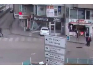 Kontrolden çıkan araç iş yerine daldı