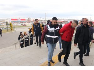 "Bankalarla kredi problemini çözüyoruz" dolandırıcılığına 2 tutuklama