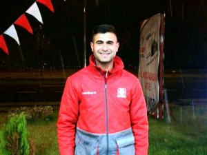 Motosiklet trafik levhasına çarptı: 2 ölü
