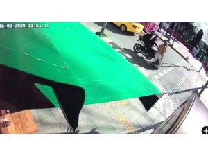 Ters yönden gelen motosiklet sürücüsü yayaya çarptı