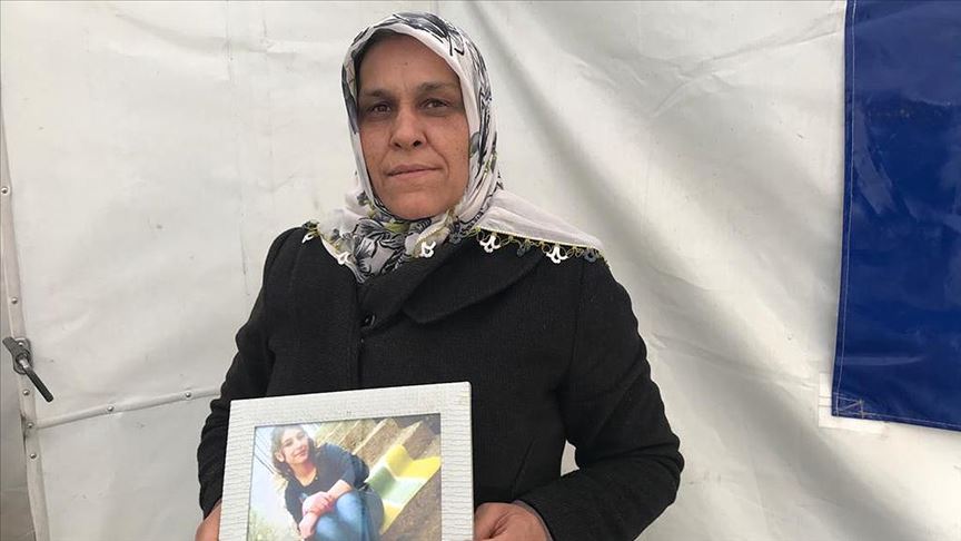 Müjdeyi Bakan Soylu verdi! HDP önünde eylem yapan bir aile daha evladına kavuştu