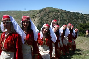 Beyşehir'de halk oyunları topluluğu