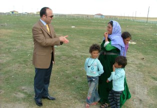 Yırık, tarım işçilerinin çadırlarını gezdi