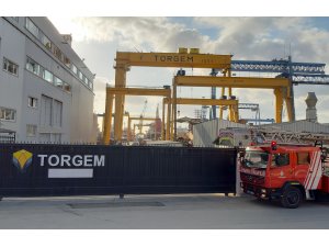 Tuzla'da bakım yapılan gemide çıkan yangın söndürüldü