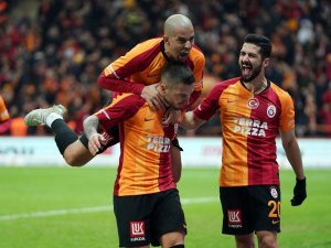 Galatasaray seriye bağladı, zirveye yürüyor