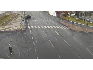 Refüje çıktı yayaya çarptı