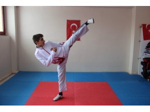 17 yaşındaki Milli tekvandocunun hedefi Dünya şampiyonluğu