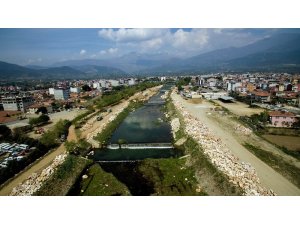 Kiraz Çayı’ndaki hatta 2 bin 700 metrelik taş tahkimatı