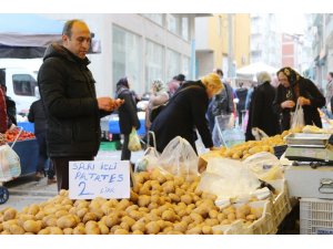 Soğuk havalar semt pazarlarında fiyatları yükseltti