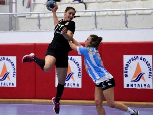 Muratpaşa kadın hentbol takımından 50 gol