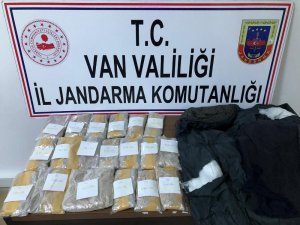 Pantolon astarına gizlenmiş 5 kilo 200 gram eroin ele geçirildi