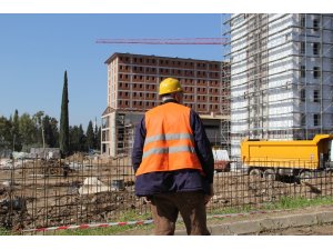 Yurt inşaatında çalışan işçi 10. kattan düştü