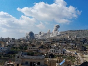 Esad rejimi ve Rus savaş uçakları Halep kırsalını vurdu