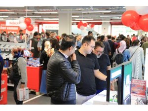 Sevgililer Günü’nün kahramanı akıllı telefonlar oldu