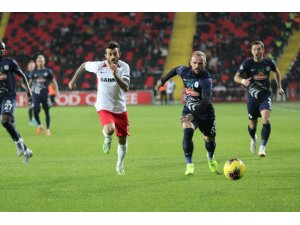 Süper Lig: Gaziantep FK: 0 - Çaykur Rizespor: 0 (İlk yarı)