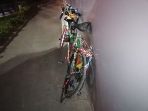 Otomobilin çarptığı bisikletli hayatını kaybetti
