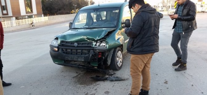 Kulu’da otomobille hafif ticari araç çarpıştı