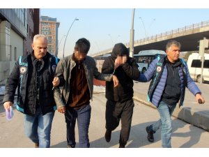 Fırınlardan çaldıkları paralarla sigara alan zanlılar tutuklandı