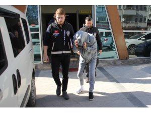 100 bin TL’lik vurgun yaptılar, adliyeye böyle sevk edildiler
