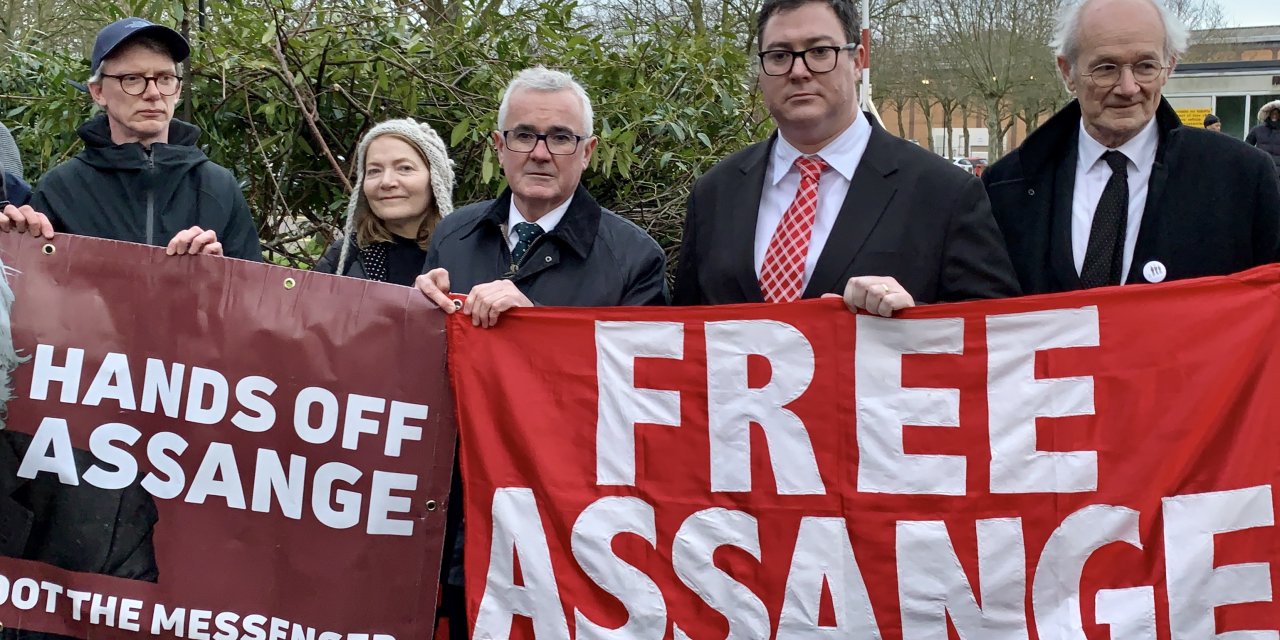 Avustralyalı siyasetçiler, Johnson'dan Assange'ın iade davasını durdurmasını istedi