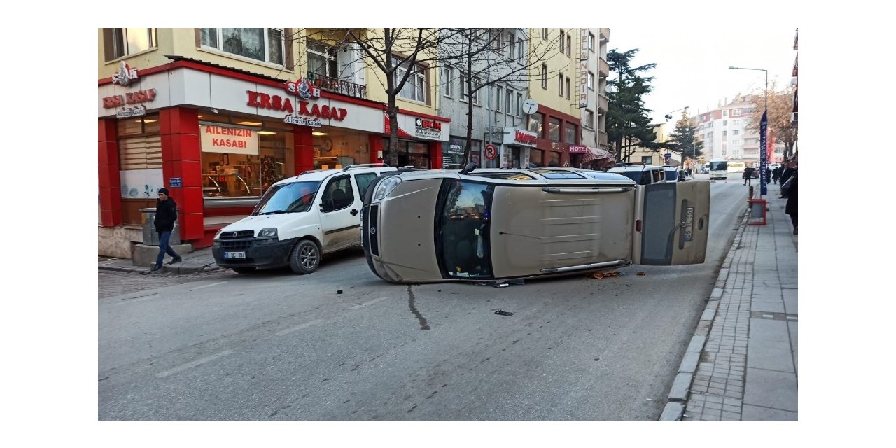 Otomobil düz yolda takla attı: 2 yaralı