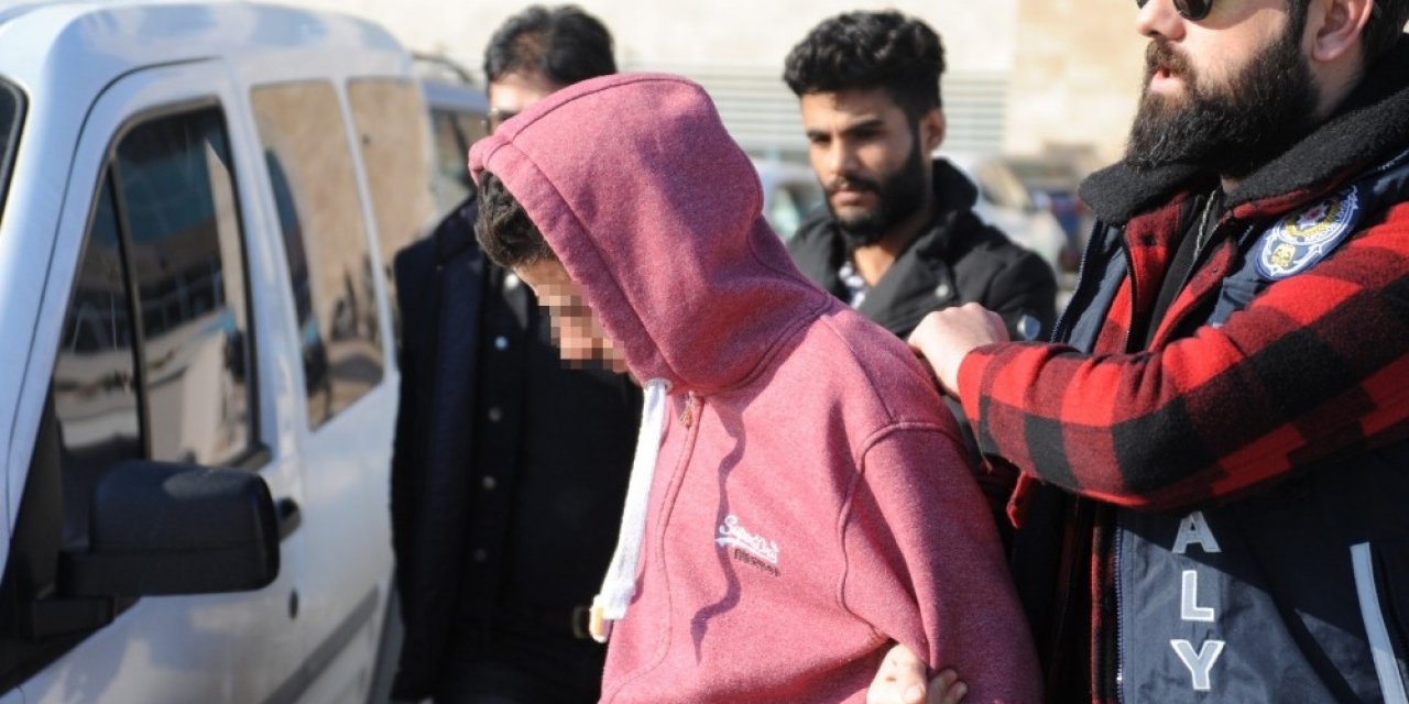 Suriyeli esnafın yüzüne gaz sıkıp 21 bin dolarını çaldılar