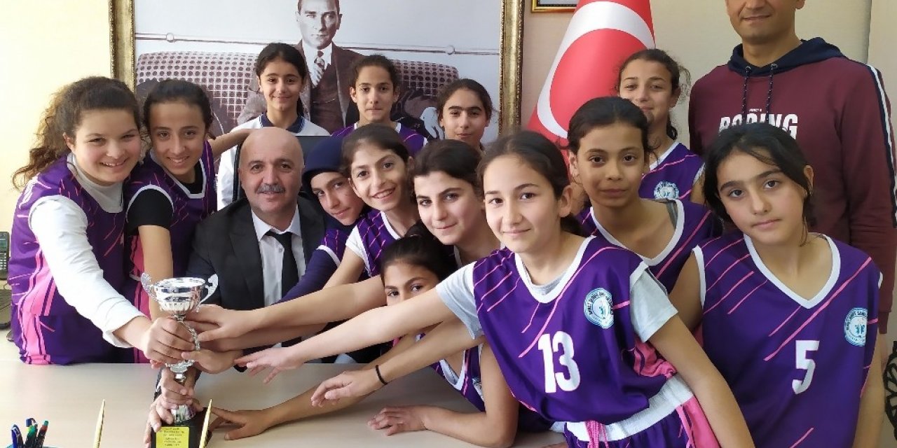Ahmet Şerife Sanlı’nın küçük kızları namağlup şampiyon oldu