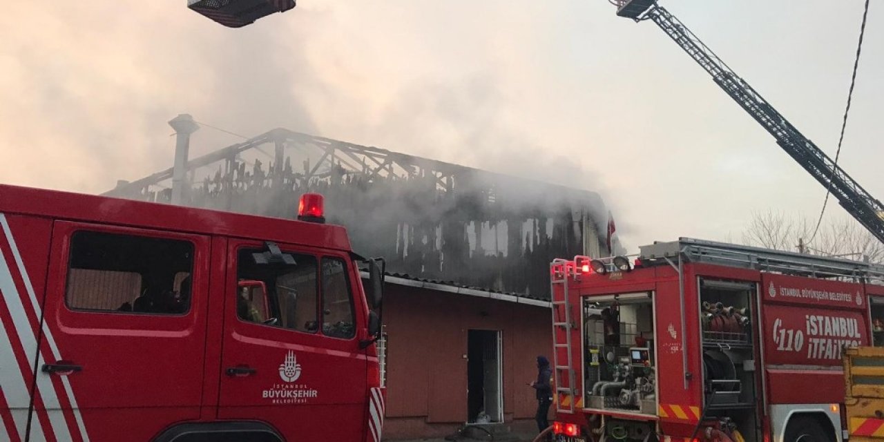 Pendik’te metal kaplama fabrikasında yangın