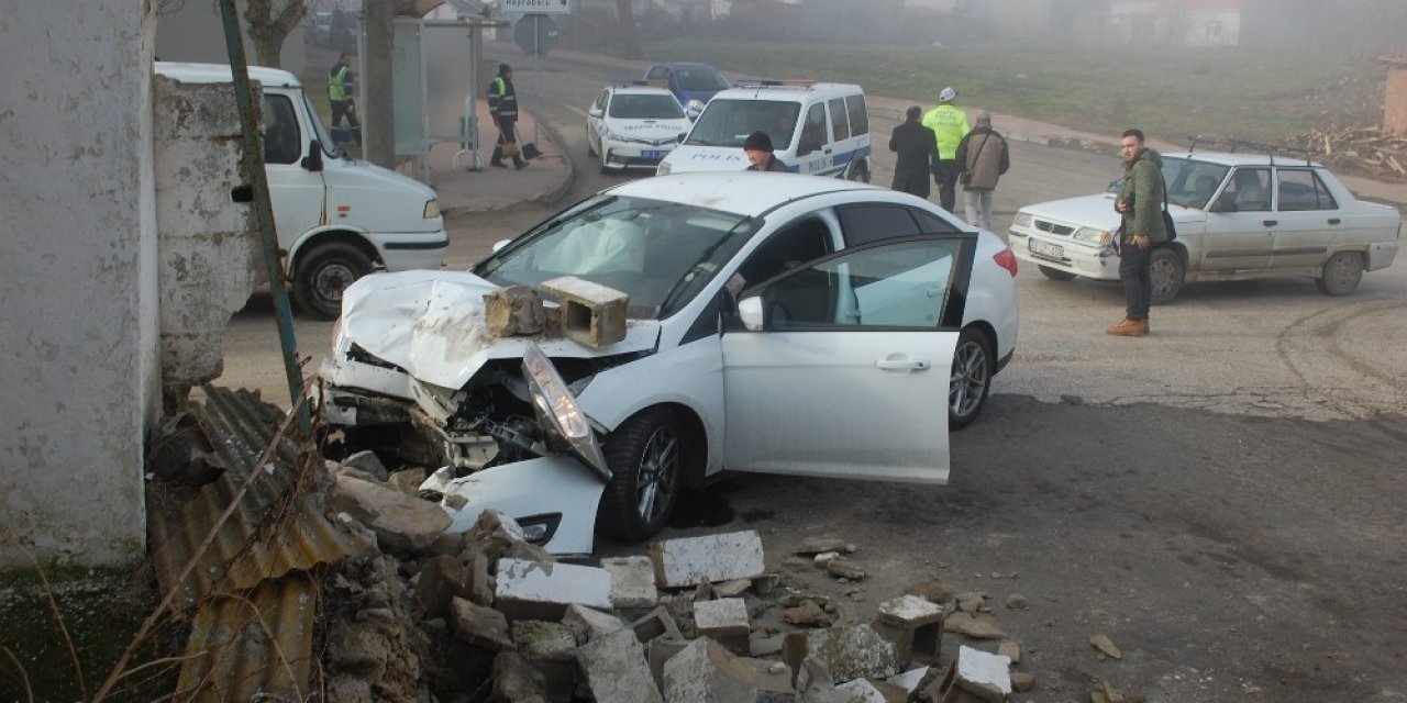 Otomobili sollarken eve daldı