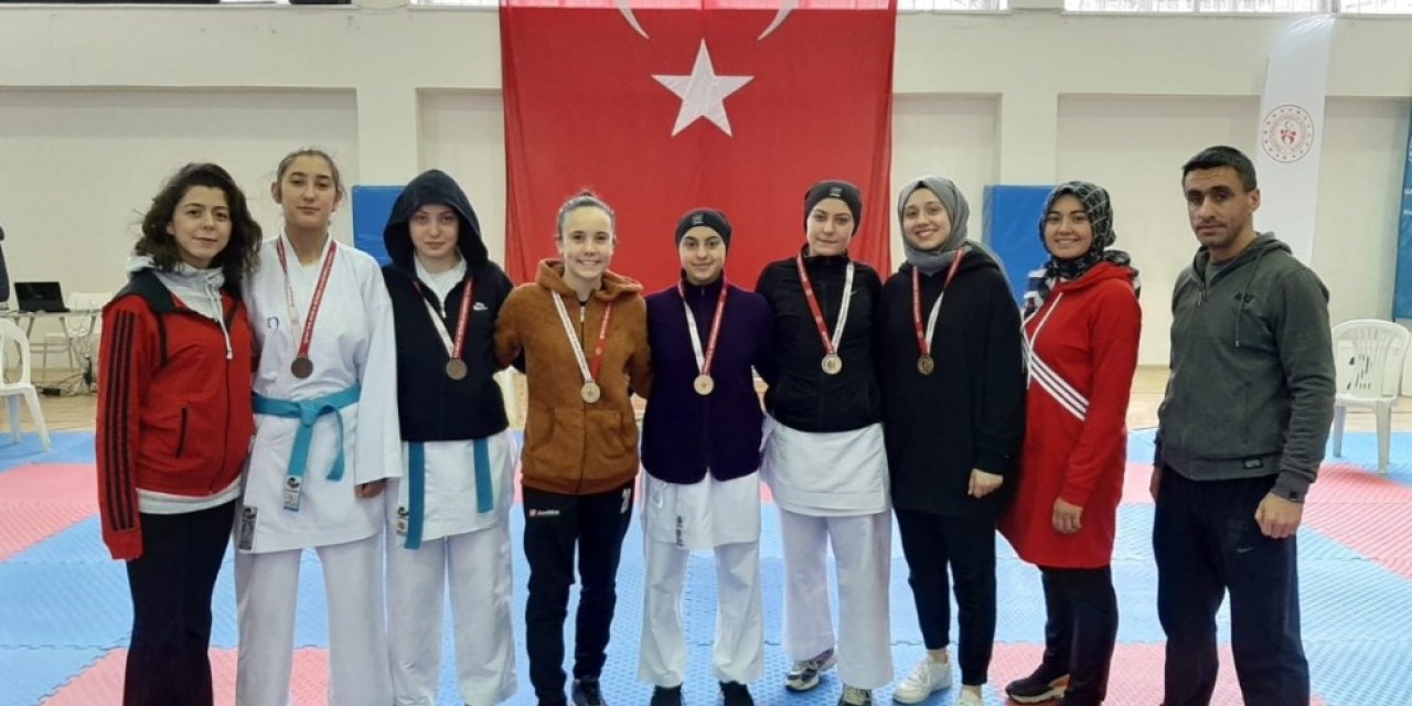 Sivaslı karateciler 15 madalya kazandı