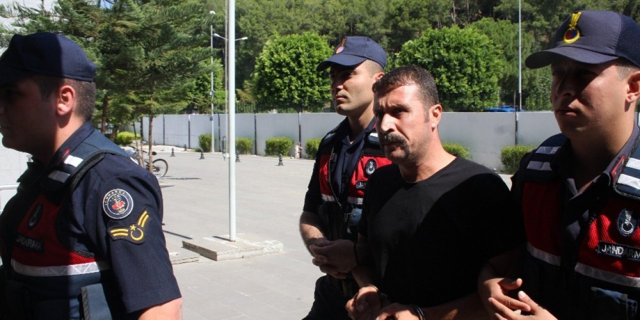 Eşini 25 yerinden bıçaklayıp ’Kendimi savundum’ dedi
