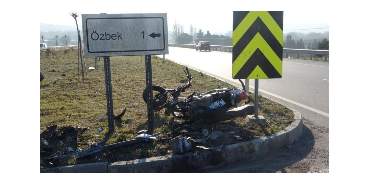 Çanakkale’de otomobil motosikletle çarpıştı: 1 ölü, 2 yaralı