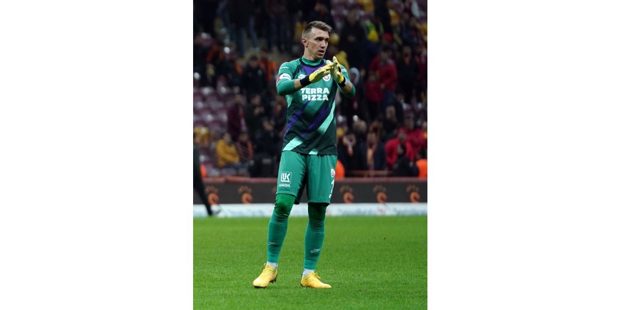 Derbinin en deneyimlisi Muslera