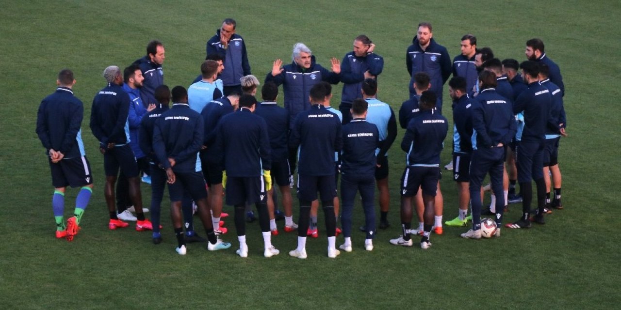 Uğur Tütüneker: “1 maç kaybettik diye yarıştan kopmadık”