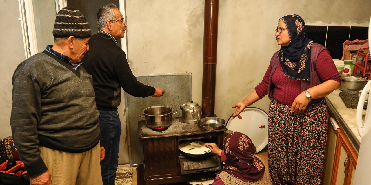 Soğuk kış gecelerini "pişmaniye" geleneğiyle ısıtıyorlar