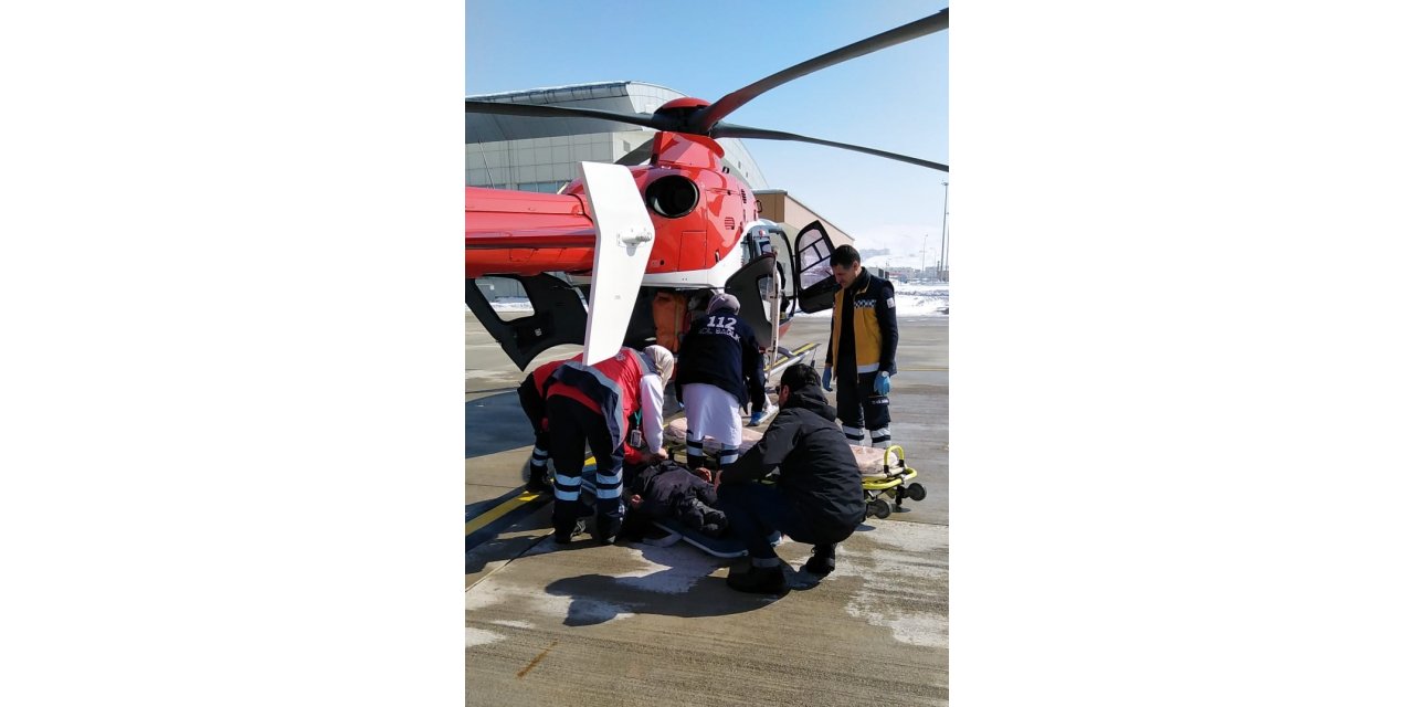 Van'da ambulans helikopter yüz felci geçiren hasta için havalandı