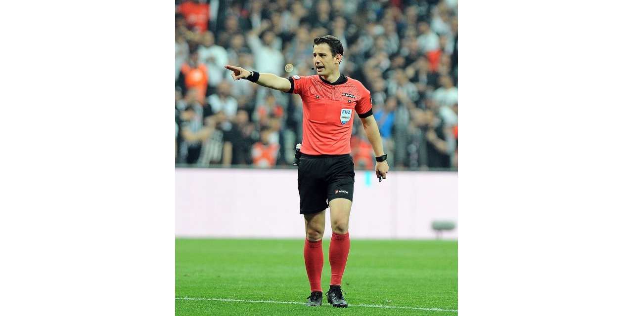 Süper Lig’in 23. haftasında oynanacak olan Fenerbahçe ile Galatasaray derbisi hakem Halil Umut Meler yönetecek.