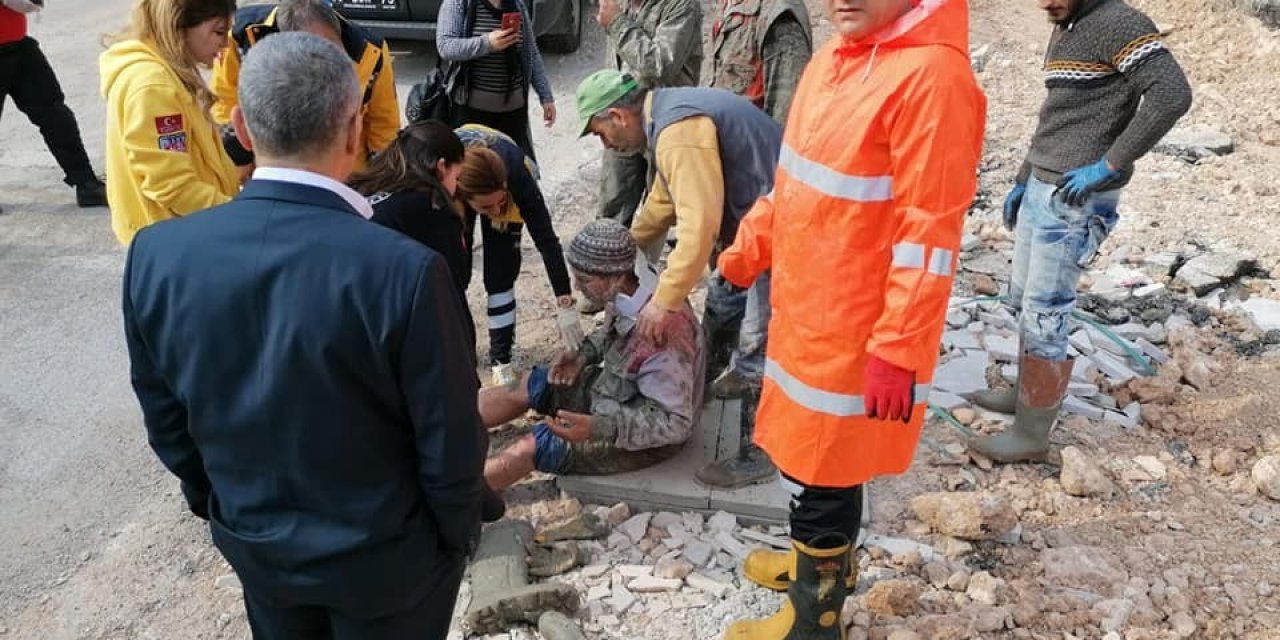 İnşaatın beton kalıbı çöktü: 3 yaralı