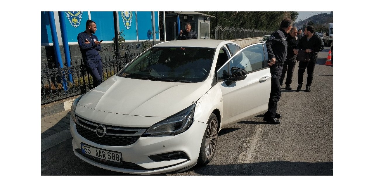 Yola aniden atlayan genç, otomobilin çarpması sonucu yaralandı