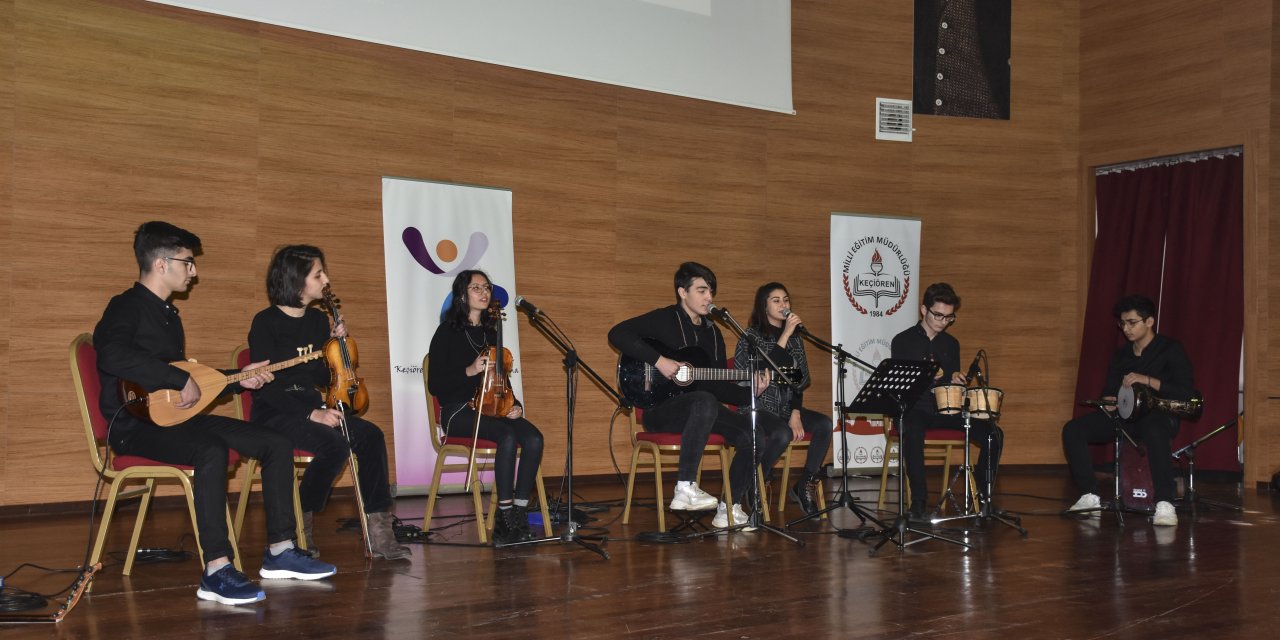 Öğrenciler kariyer fuarında üniversiteleri tanıdı