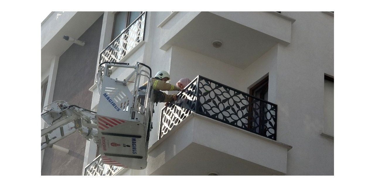 Sancaktepe’de evin alevlere teslim olduğu anlar kamerada