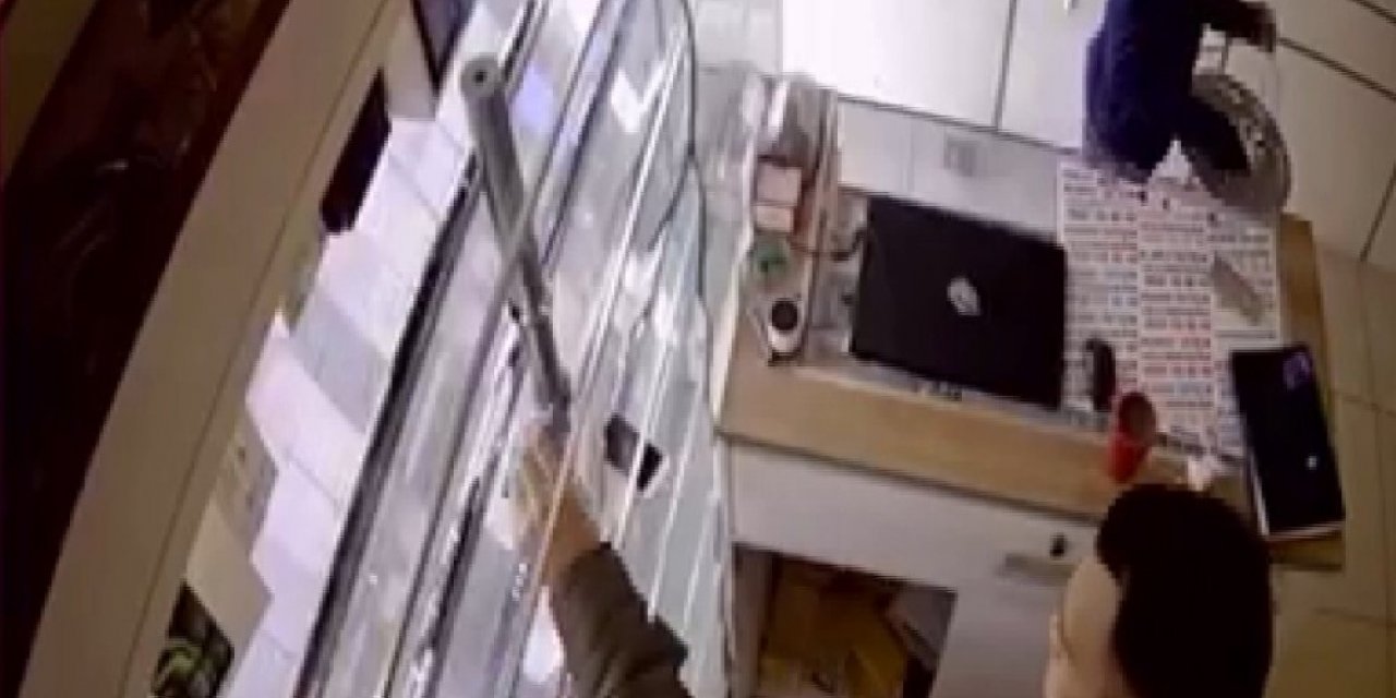 Saniyeler içinde cep telefonlarını böyle çaldı