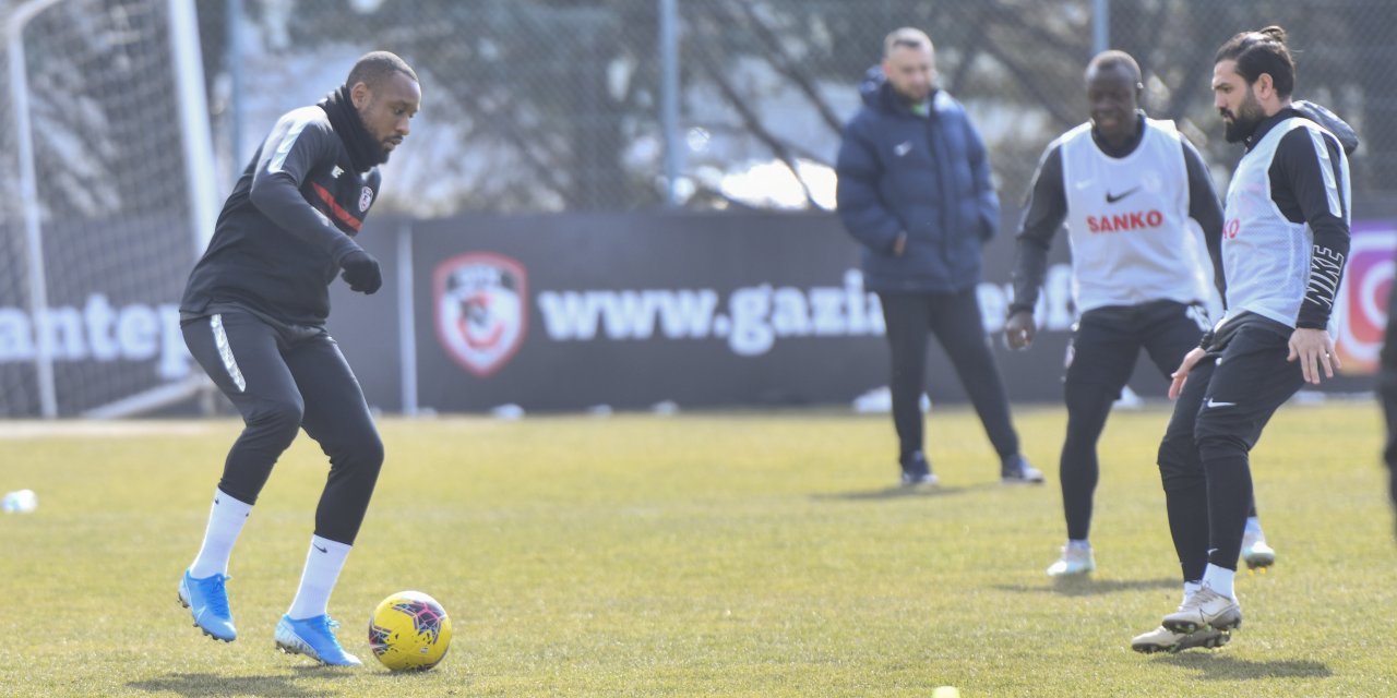 Gaziantep FK Teknik Direktörü Sumudica: "36-37 puanla ligde kalınabilir"