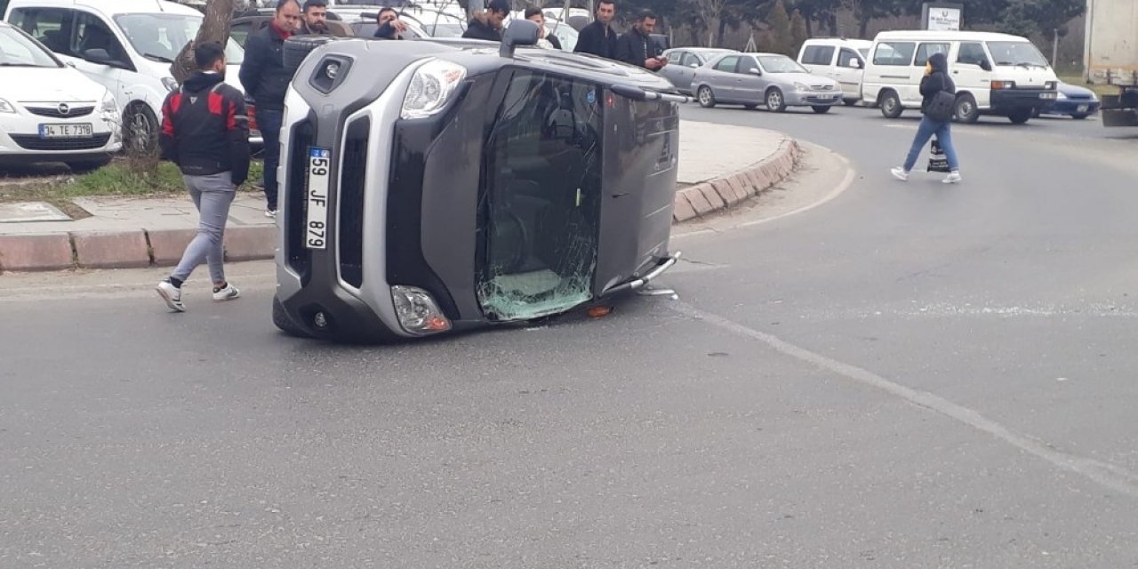 Emniyet kemeri taktılar, kazayı yara almadan atlattılar